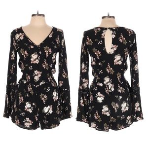 Black Floral Bell Sleeve Romper Women’s XS